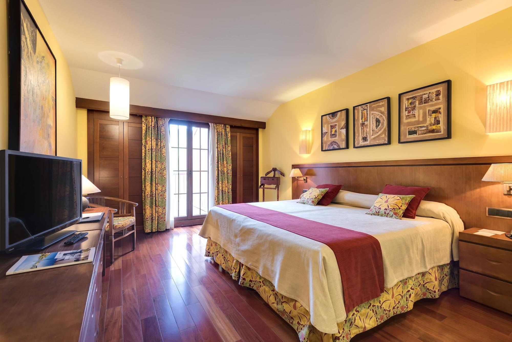 Hotel & Spa Monasterio De ボルタニャ エクステリア 写真 A room at the Hotel El Prado
