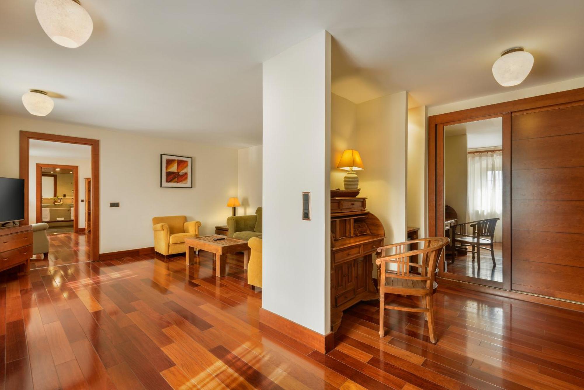 Hotel & Spa Monasterio De ボルタニャ エクステリア 写真 Interior of a suite